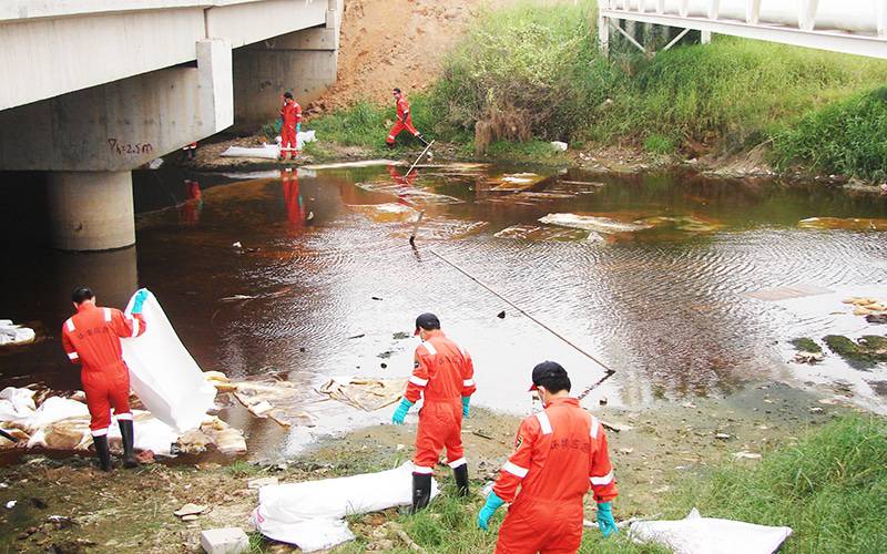 2012年5月12日深圳机场油库区突发油料泄露事故。